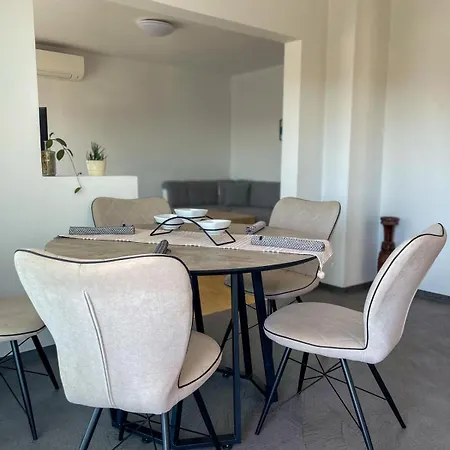 Ska 아파트 풀라